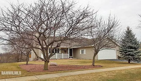 1760 W Apache Trl, Freeport, IL 61032 photo 1