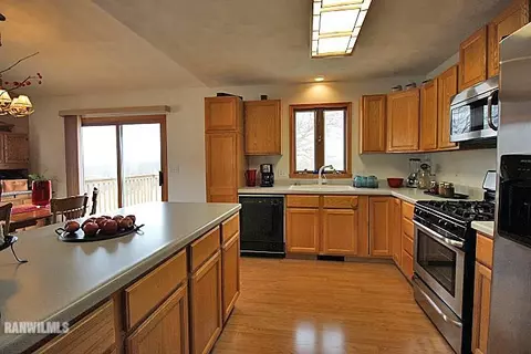 1760 W Apache Trl, Freeport, IL 61032 photo 12