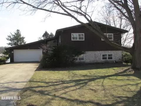 2329 Mallard Dr, Freeport, IL 61032 photo 1