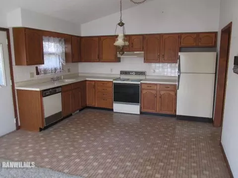 2329 Mallard Dr, Freeport, IL 61032 photo 8