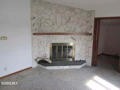 2329 Mallard Dr, Freeport, IL 61032 photo 3