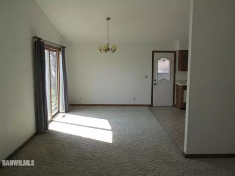 2329 Mallard Dr, Freeport, IL 61032 photo 4
