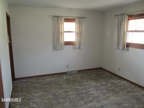 2329 Mallard Dr, Freeport, IL 61032 photo 6
