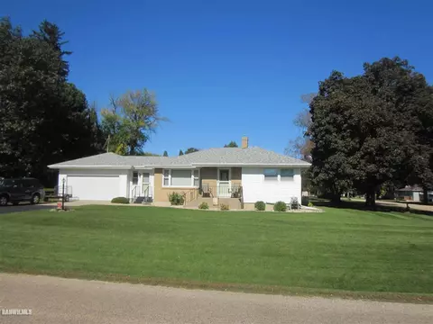106 E Willow St, Forreston, IL 61030 photo 5
