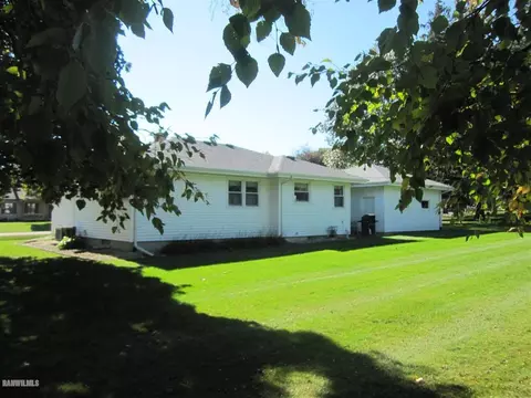 106 E Willow St, Forreston, IL 61030 photo 3