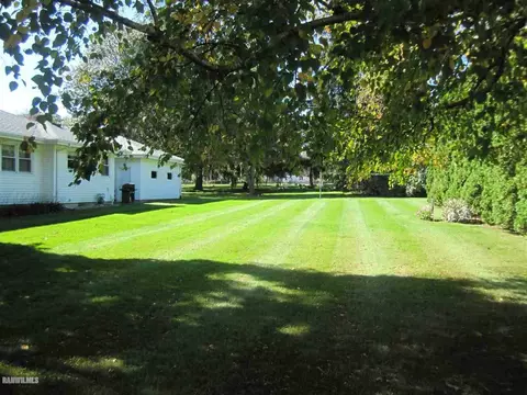 106 E Willow St, Forreston, IL 61030 photo 2