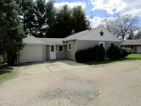 106 Cardinal Ct, Mount Carroll, IL 61053 photo 2