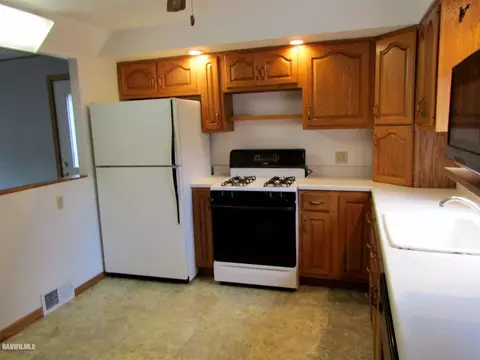 106 Cardinal Ct, Mount Carroll, IL 61053 photo 9