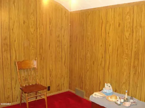 527 E Center St, Freeport, IL 61032 photo 9