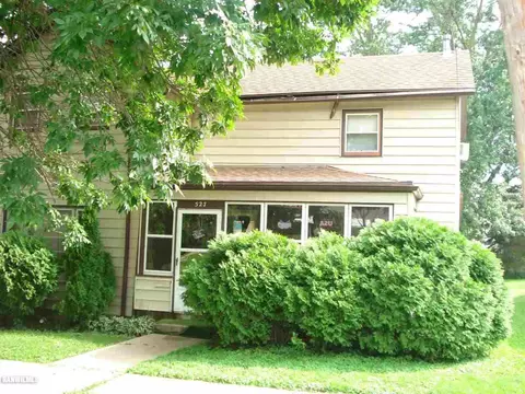 527 E Center St, Freeport, IL 61032 photo 1