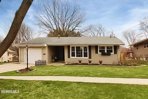 1821 N Ridge Dr, Freeport, IL 61032 photo 1