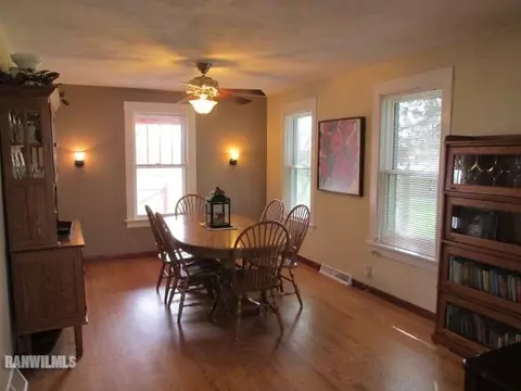 809 S Bolton Rd, Freeport, IL 61032 photo 4