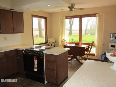 809 S Bolton Rd, Freeport, IL 61032 photo 8