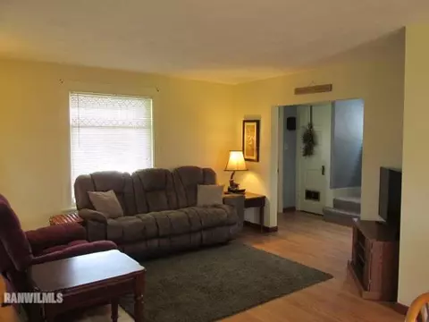 809 S Bolton Rd, Freeport, IL 61032 photo 5