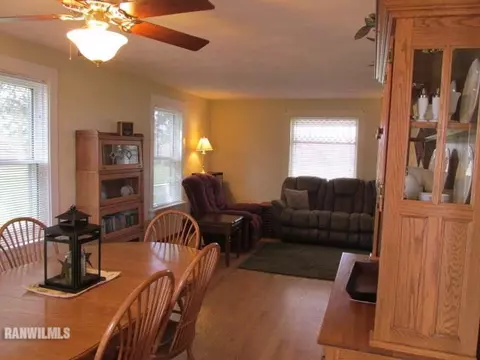 809 S Bolton Rd, Freeport, IL 61032 photo 3
