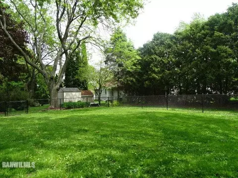 1211 Sullivan Dr, Freeport, IL 61032 photo 2