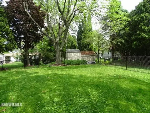 1211 Sullivan Dr, Freeport, IL 61032 photo 4
