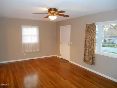 25 W Coates, Freeport, IL 61032 photo 3