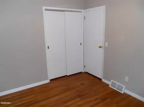 25 W Coates, Freeport, IL 61032 photo 9