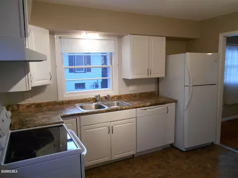 25 W Coates, Freeport, IL 61032 photo 5