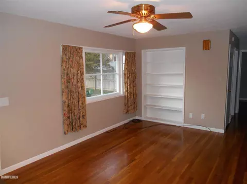 25 W Coates, Freeport, IL 61032 photo 2