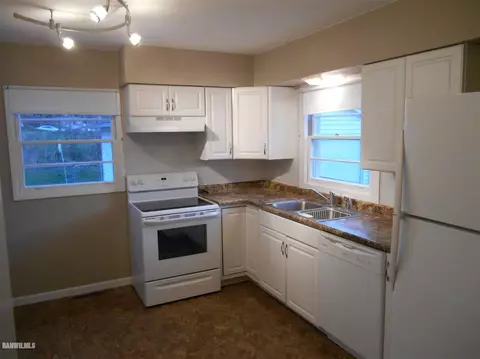 25 W Coates, Freeport, IL 61032 photo 4