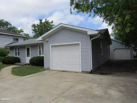 24953 Locust Rd, Lanark, IL 61046 photo 3