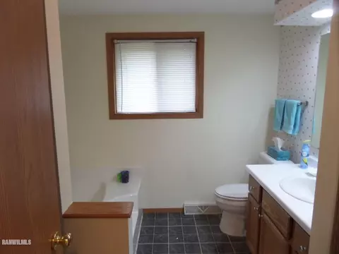 5-214 Heathcliff, Lanark, IL 61046 photo 12