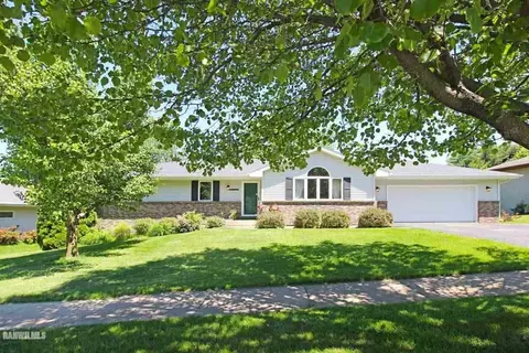 2114 Cimarron Dr, Freeport, IL 61032 photo 1