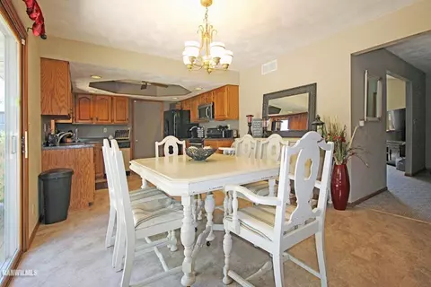 2114 Cimarron Dr, Freeport, IL 61032 photo 7