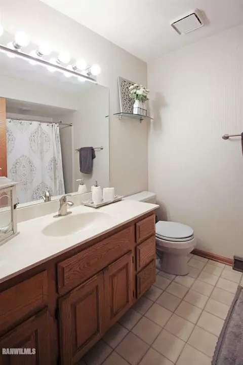 2114 Cimarron Dr, Freeport, IL 61032 photo 10