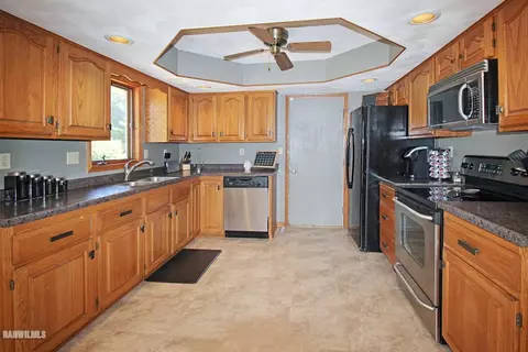 2114 Cimarron Dr, Freeport, IL 61032 photo 6