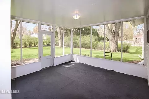 2001 W Laurel St, Freeport, IL 61032 photo 11