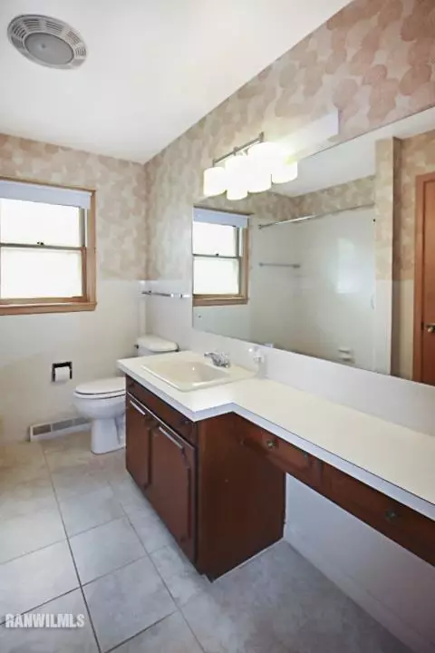 2001 W Laurel St, Freeport, IL 61032 photo 13