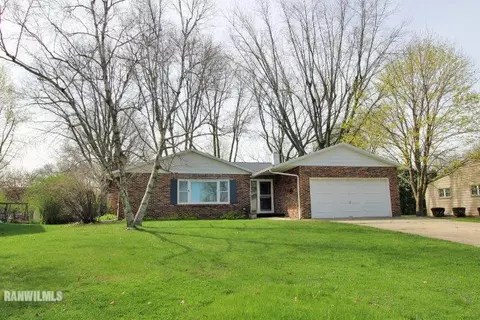 2001 W Laurel St, Freeport, IL 61032 photo 1