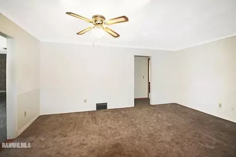 2001 W Laurel St, Freeport, IL 61032 photo 10