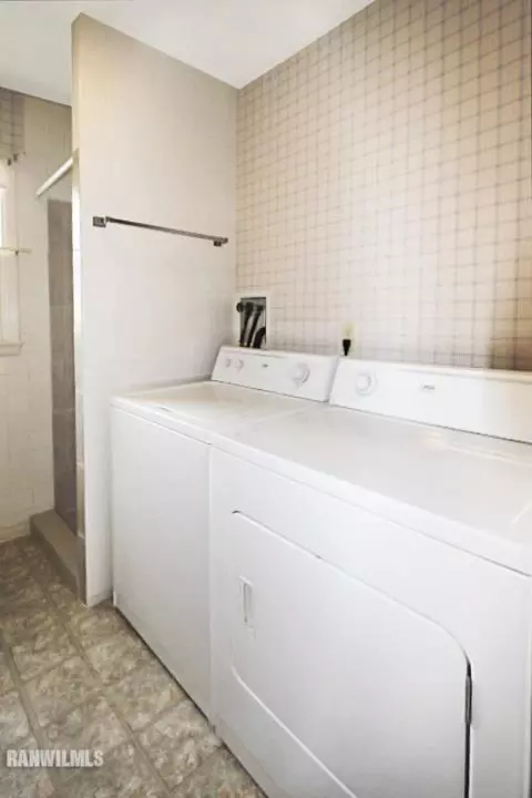 2001 W Laurel St, Freeport, IL 61032 photo 7