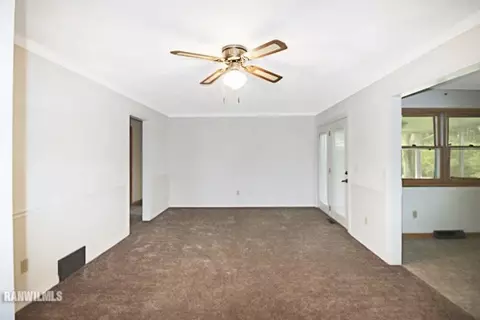 2001 W Laurel St, Freeport, IL 61032 photo 4