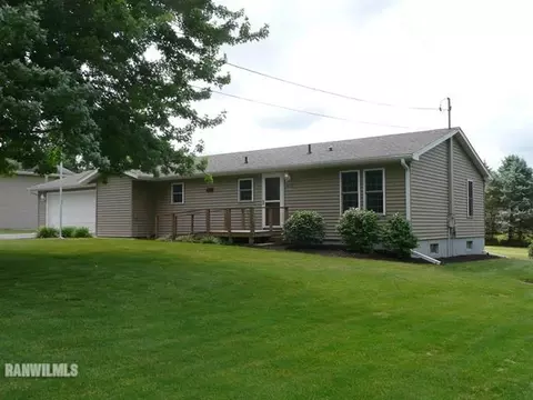 2433 Sunset Dr, Freeport, IL 61032 photo 2