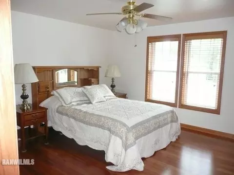 2433 Sunset Dr, Freeport, IL 61032 photo 10
