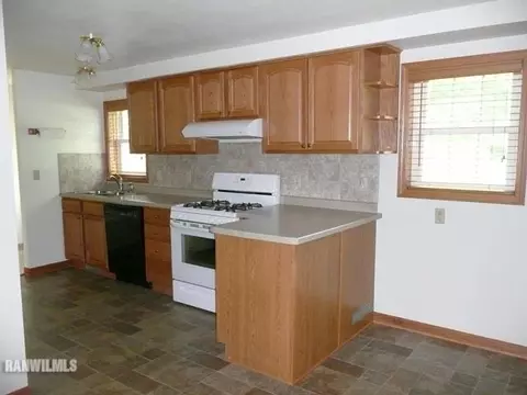 2433 Sunset Dr, Freeport, IL 61032 photo 7