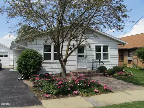121 W Dame Ave, Lanark, IL 61046 photo 2