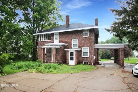 515 E Jefferson St, Freeport, IL 61032 photo 2