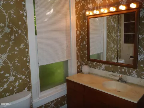1404 S Oak Ave, Freeport, IL 61032 photo 10