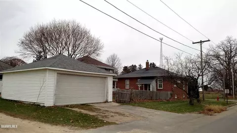 728 E Locust St, Lanark, IL 61046 photo 2