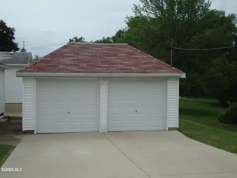 934 W Douglas, Freeport, IL 61032 photo 4