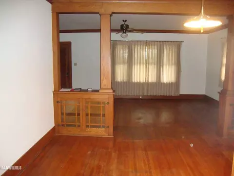 934 W Douglas, Freeport, IL 61032 photo 2