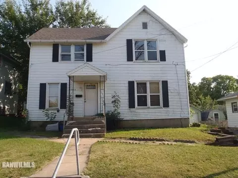521 Empire St, Freeport, IL 61032 photo 2