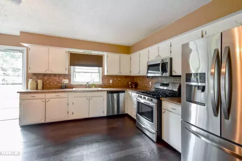 730 Brad Mar Dr, Freeport, IL 61032 photo 6