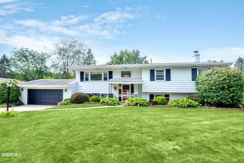 730 Brad Mar Dr, Freeport, IL 61032 photo 1